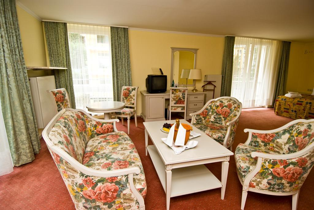 Thermal Resort Hotel Elisabethpark Bad Gastein Room photo